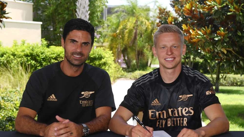 足球市场的 足球市场的