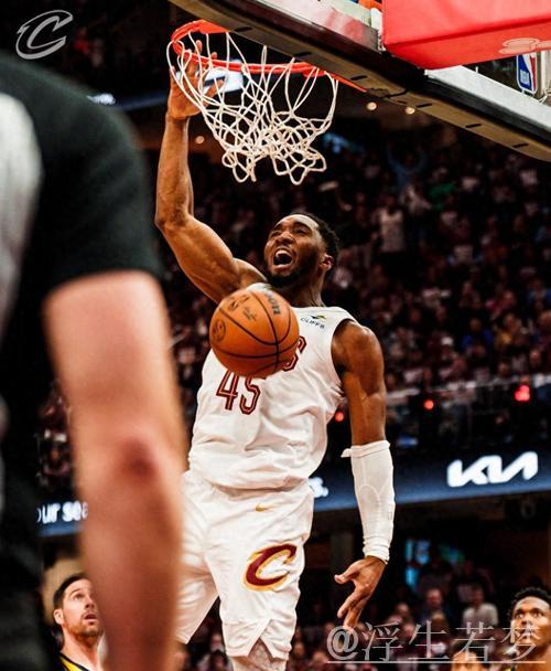 米切尔轰33分难救主 哈利伯顿22+13助步行者击败骑士迎首胜